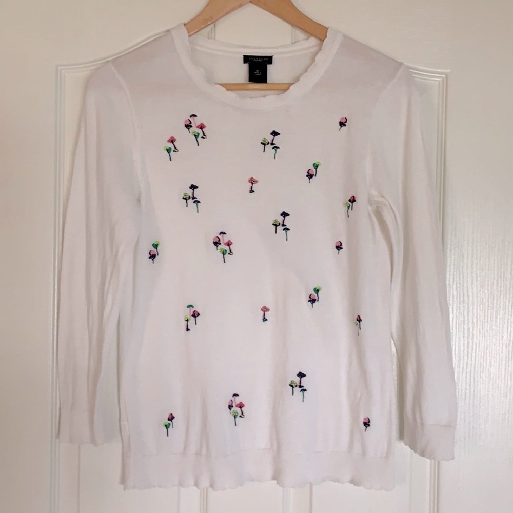 Feminine lightweight 3/4 sleeve sweater